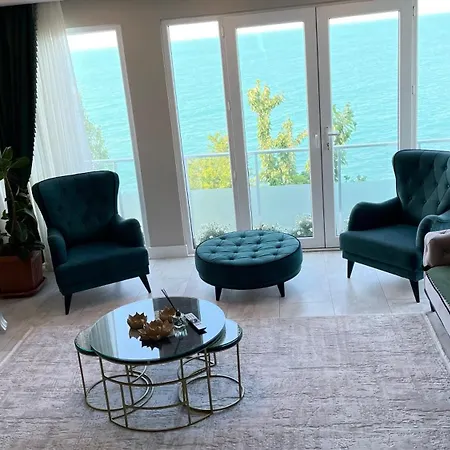 My White House טראבזון