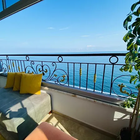 My White House טראבזון