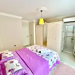 My White Residence Apartment *